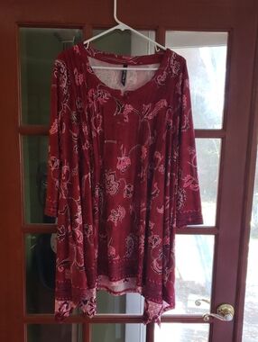 White Mark Burgundy Pink Floral Tunic Top